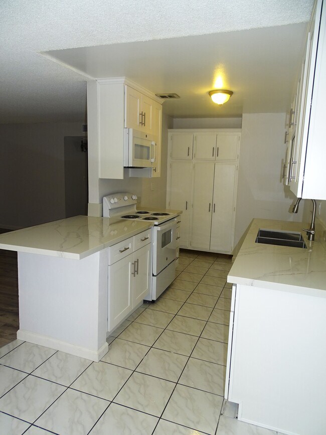 Building Photo - 5403 Newcastle Ave