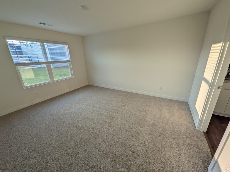 Building Photo - 8483 Bright Water Dr