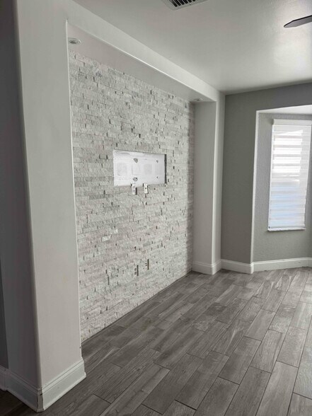 Building Photo - 218 Kellwood Ct