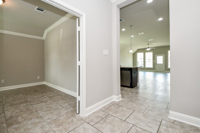 Building Photo - 15330 Ashbrook Dove Ln