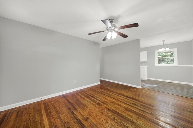 Building Photo - Lovely Three Bedroom Home in Monroe!