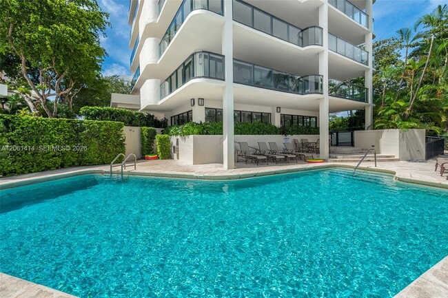 Building Photo - 2575 S Bayshore Dr