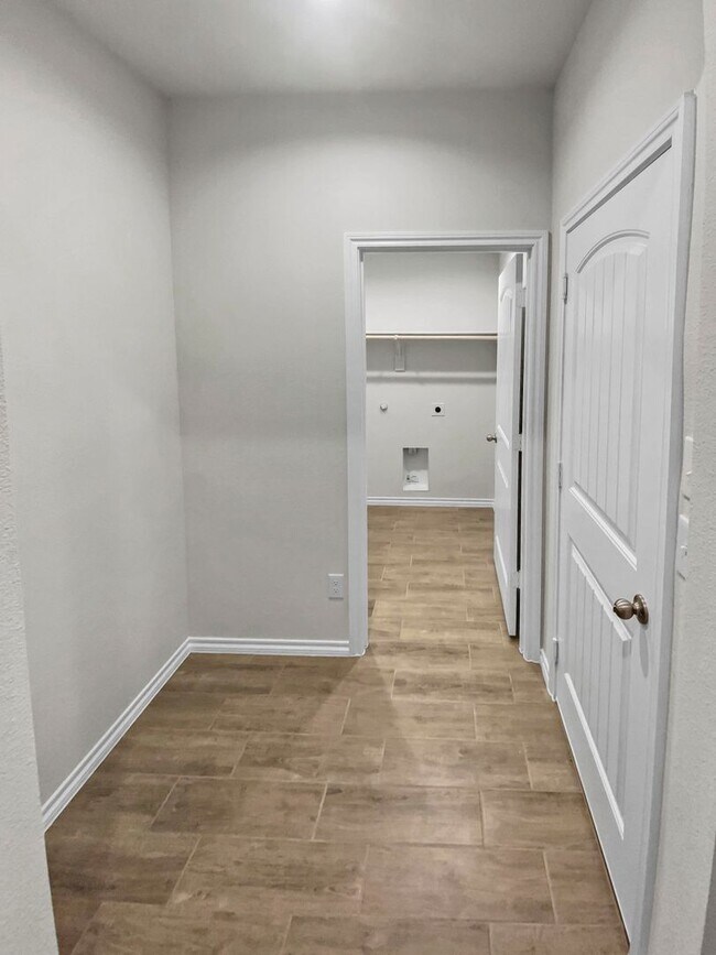 Building Photo - Stylish New Build with Luxury Finishes – M...