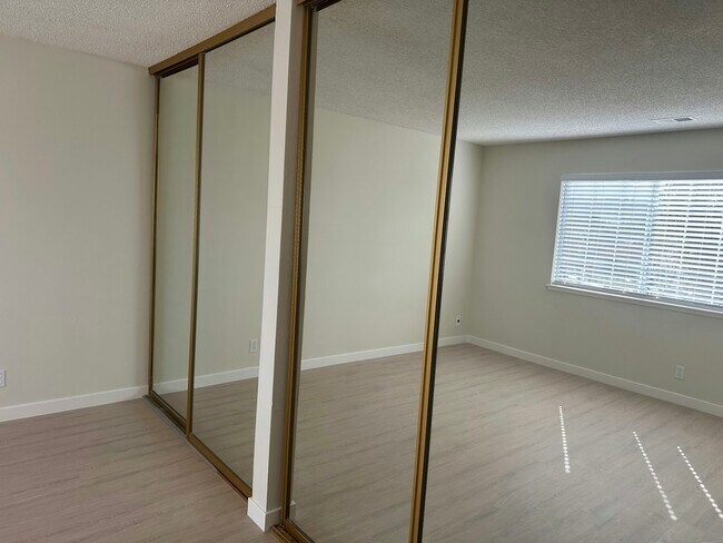 Building Photo - 1891 Lakebird Dr