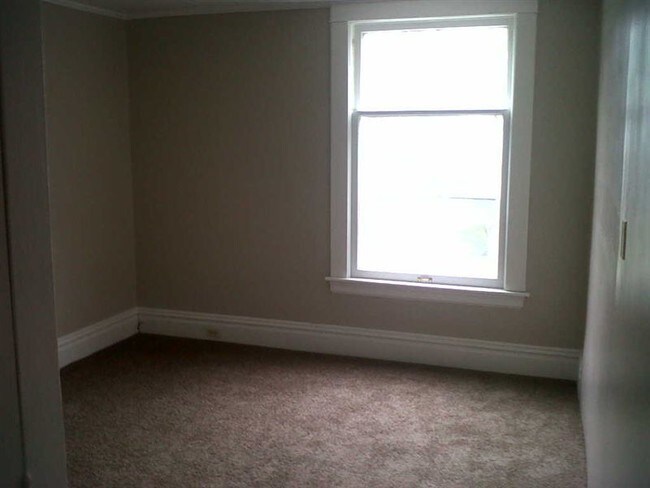 Building Photo - 126 Palmer St NE