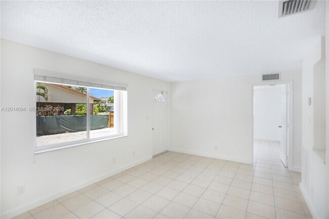 Building Photo - 1522 SW 30th St