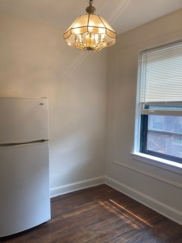 Building Photo - 1725 Van Dyke St