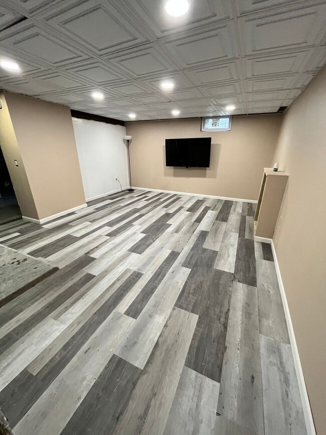 Building Photo - 3 Bedroom Single Family Home in Liverpool