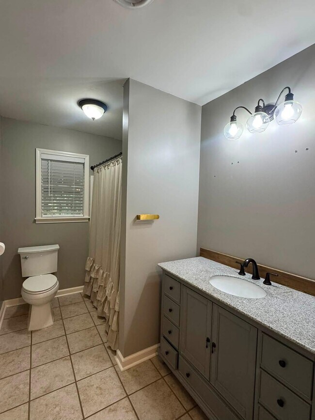 Building Photo - 1498 Garland Dr