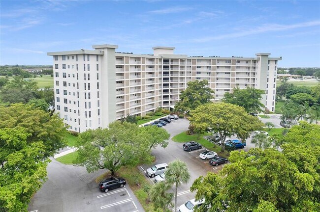 Building Photo - 3090 N Course Dr
