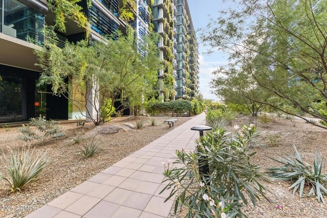 Building Photo - 7180 E Kierland Blvd