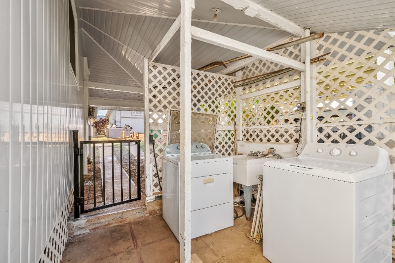 Building Photo - 3159 Lincoln Ave