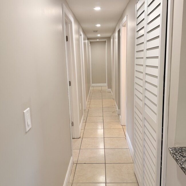 Building Photo - 2245 17th Ave S