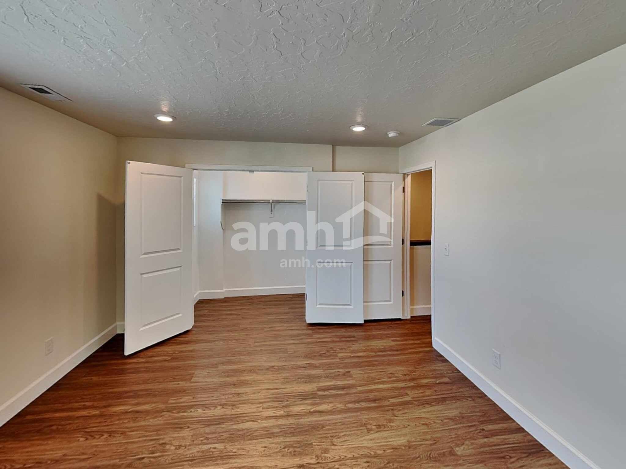 Building Photo - 967 W 850 S