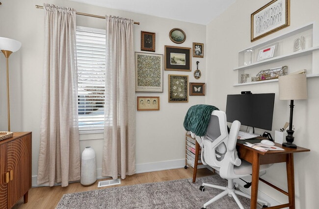 Building Photo - 102 E 56th St