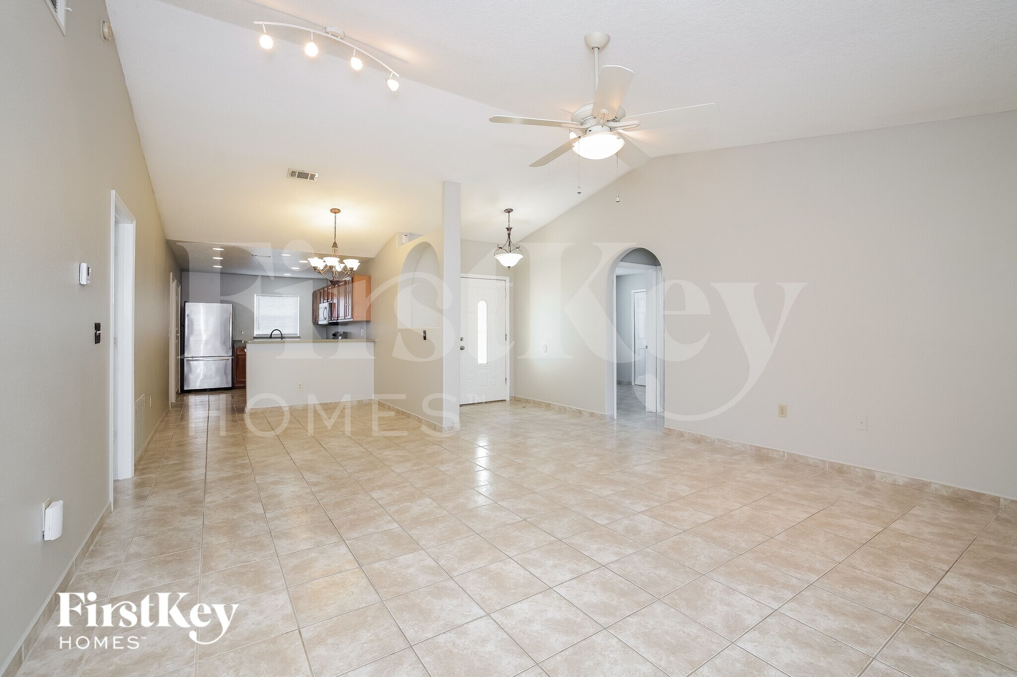 Building Photo - 585 Koala Dr