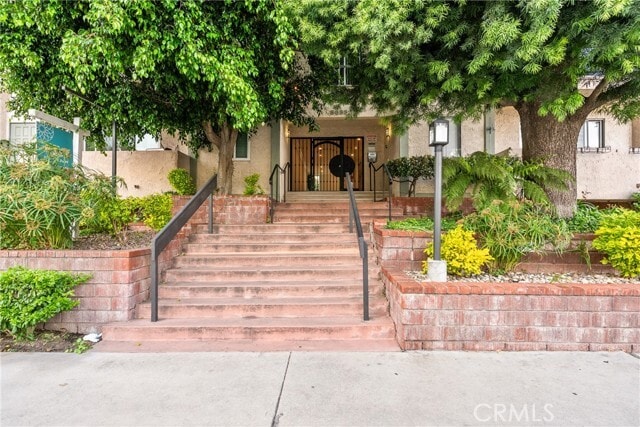 Building Photo - 5055 Coldwater Canyon Ave