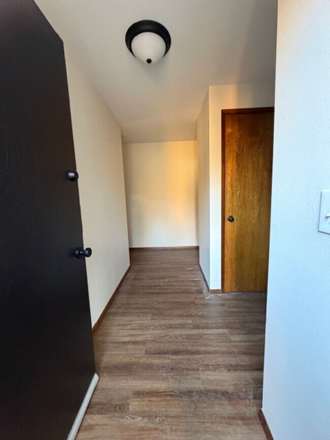 Building Photo - MIN912