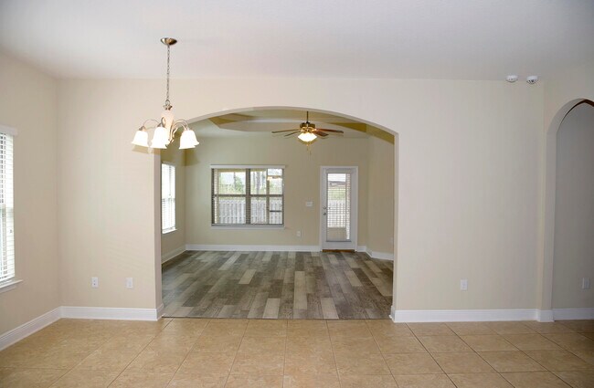 Building Photo - 289 Dickens Dr
