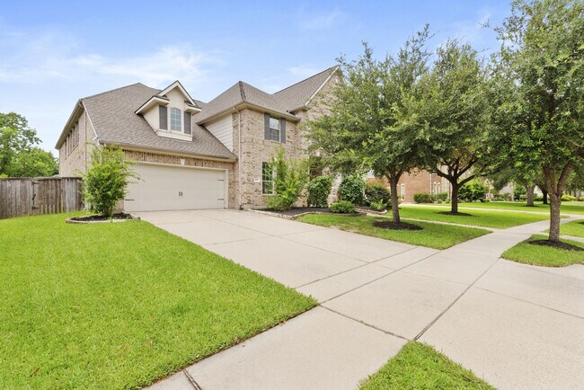 Building Photo - Spacious 6-Bedroom Rental with Game Room, ...