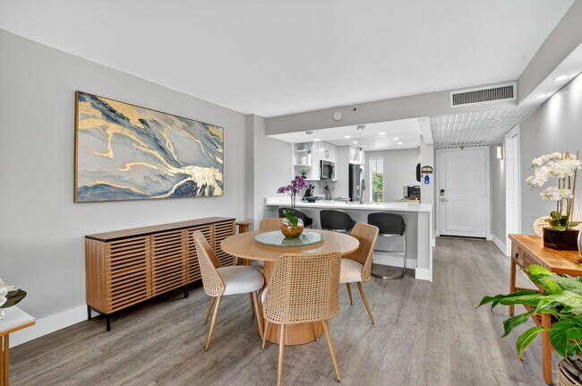 Building Photo - 20 Royal Palm Way