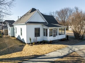 Building Photo - SF-025-800 South 19th Street House