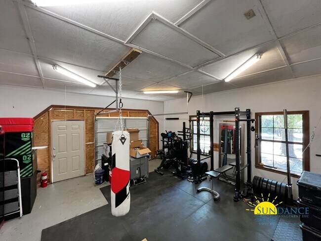 Building Photo - Charming 3 Bedroom Home with Pool, RV/Boat...