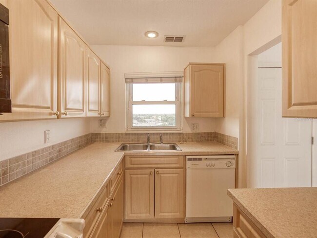 Building Photo - 4939 Floramar Terrace