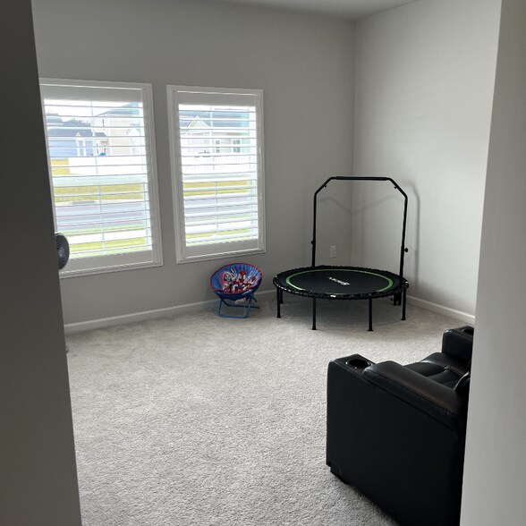 Building Photo - 8160 Forest Edge Dr