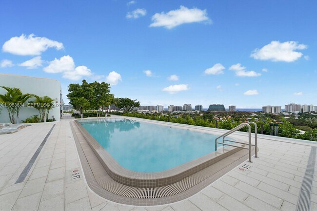 Building Photo - 9221 E Bay Harbor Dr