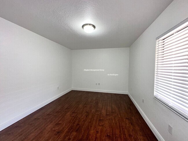 Building Photo - 7767 Sugar Bend Dr