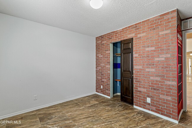 Building Photo - 14336 Desert Sage Dr