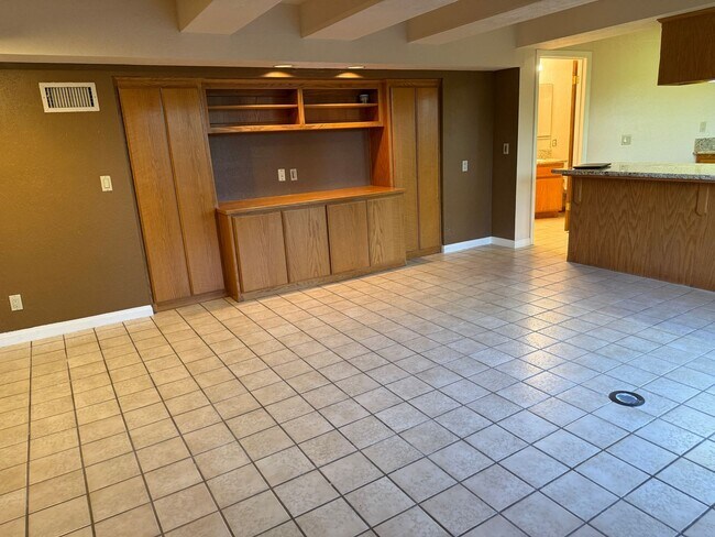 Building Photo - Ranch Bernardo Guest House 1br 1 bath granite kitchen All appliances Washer & Dryer  $2240 For Lease