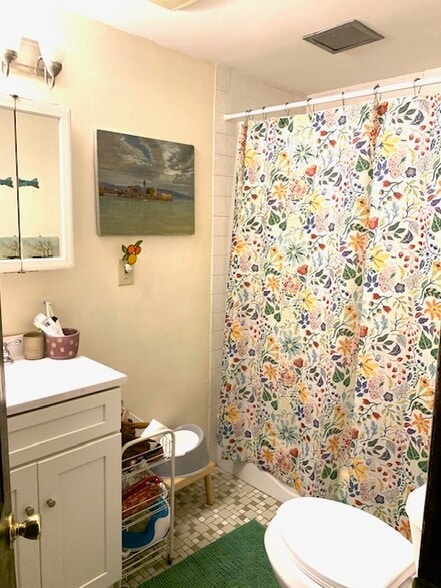 Bathoom - 251 School St