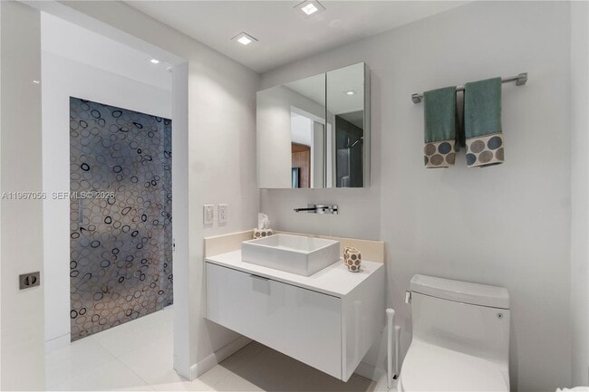 Building Photo - 4779 Collins Ave