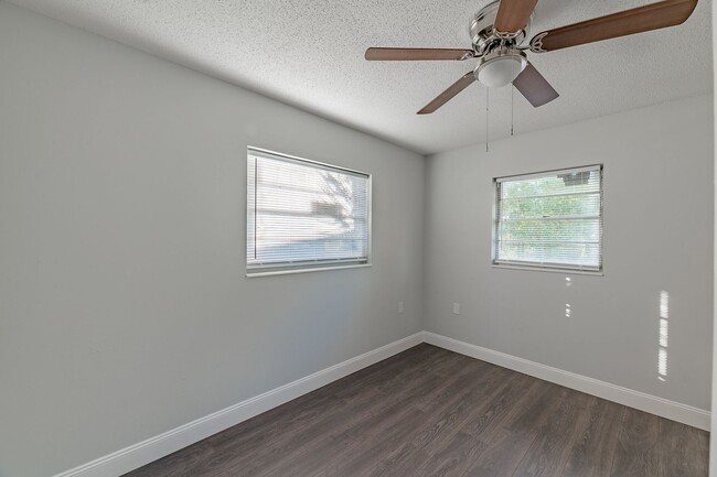 Building Photo - Now Available - 3 / 1.5 Bath In Orlando