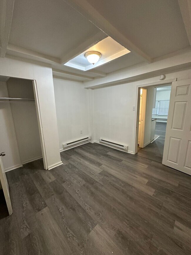 Building Photo - Newly renovated First floor 1 bedroom available