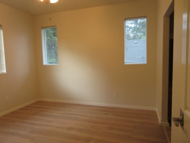 Building Photo - 2 Bedroom 2 Bath Condo in Dupont !!