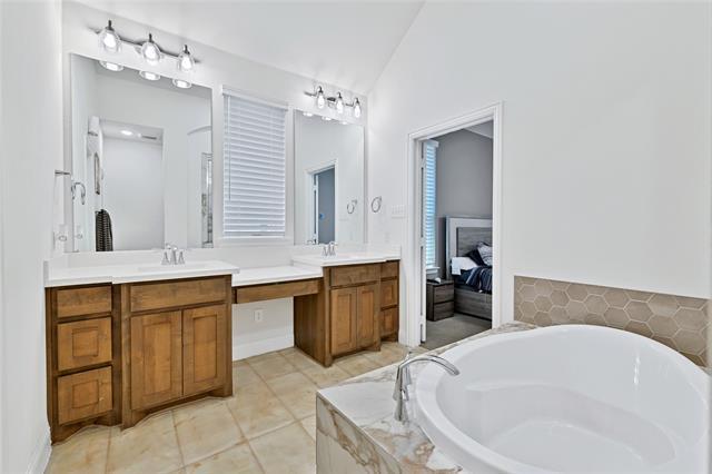 Building Photo - 8157 Mdw Vly Dr