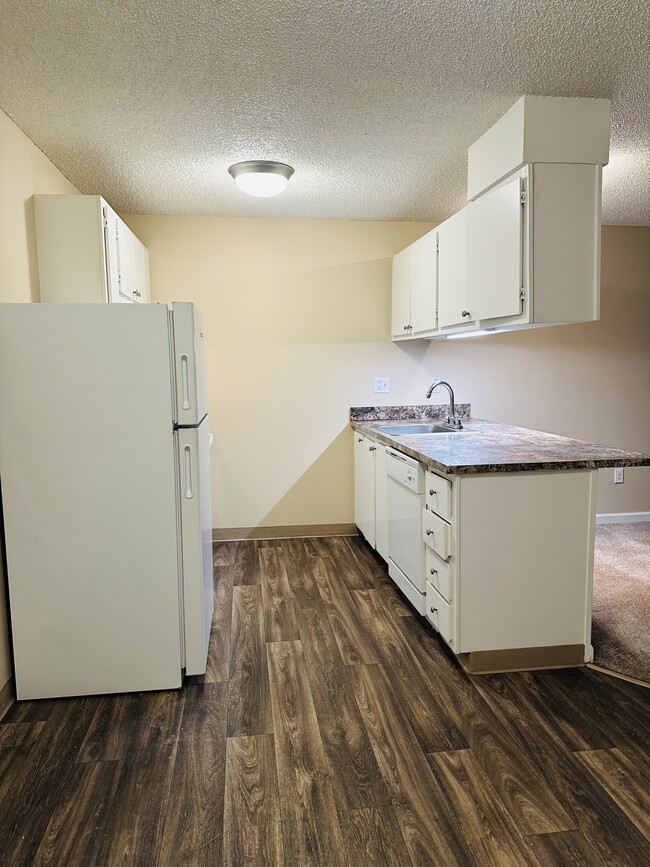 Kitchen - Forest Park Court