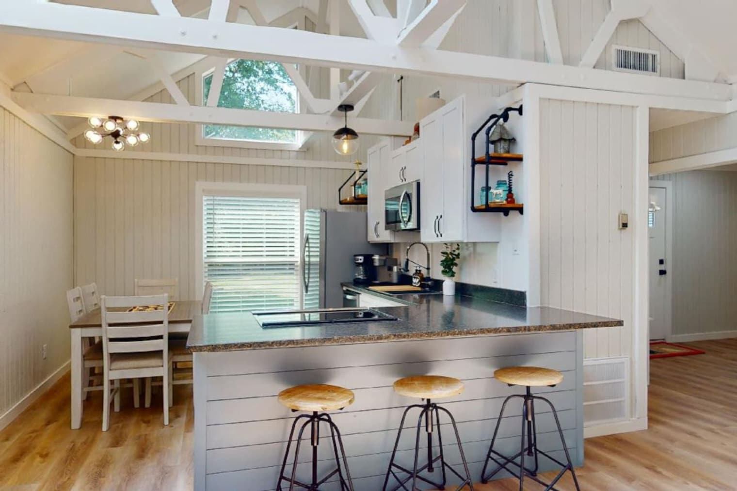 Building Photo - 2171 N Forest Pkwy