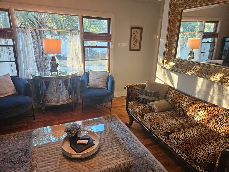 Building Photo - 526 N 23rd St