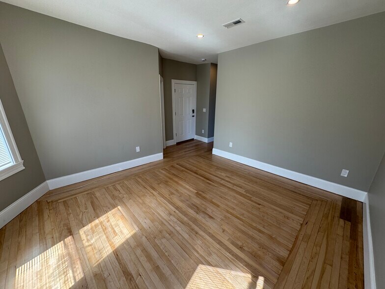 Building Photo - 35 Cameron Ave