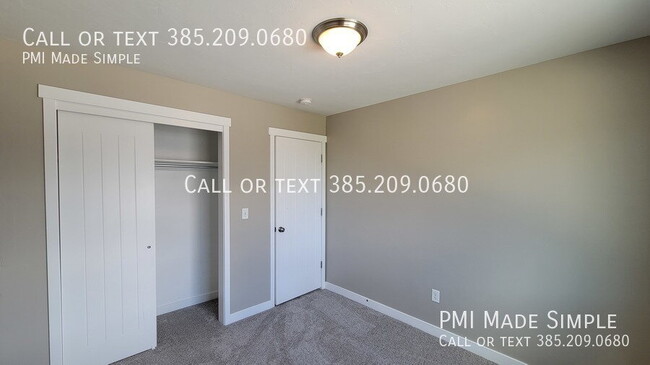 Building Photo - Modern Townhome | LVP | Office/Entertainment