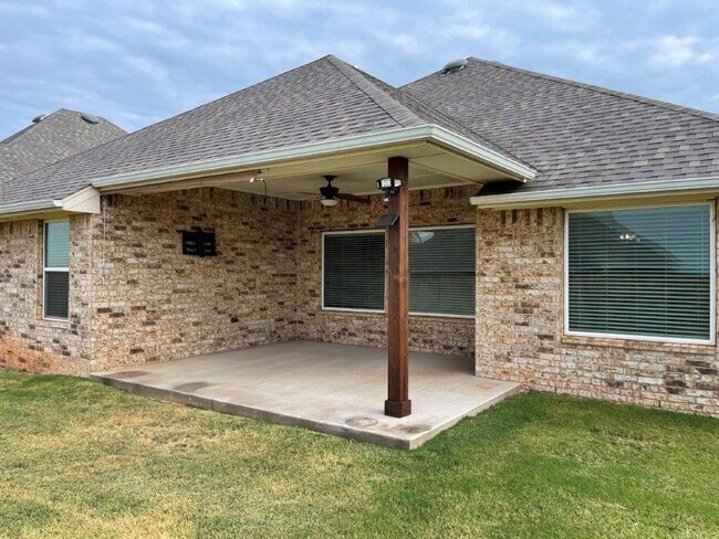 Building Photo - Deer Creek Schools! Storm Shelter, great colors, lots of light, swim, workout and play right in t...