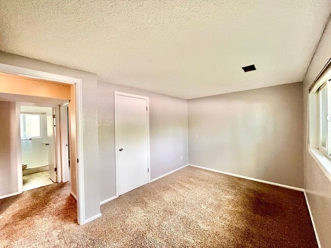 Building Photo - *** MOVE IN SPECIAL 2 WEEKS FREE*** Beautiful 4 bed/ 2 bath Home