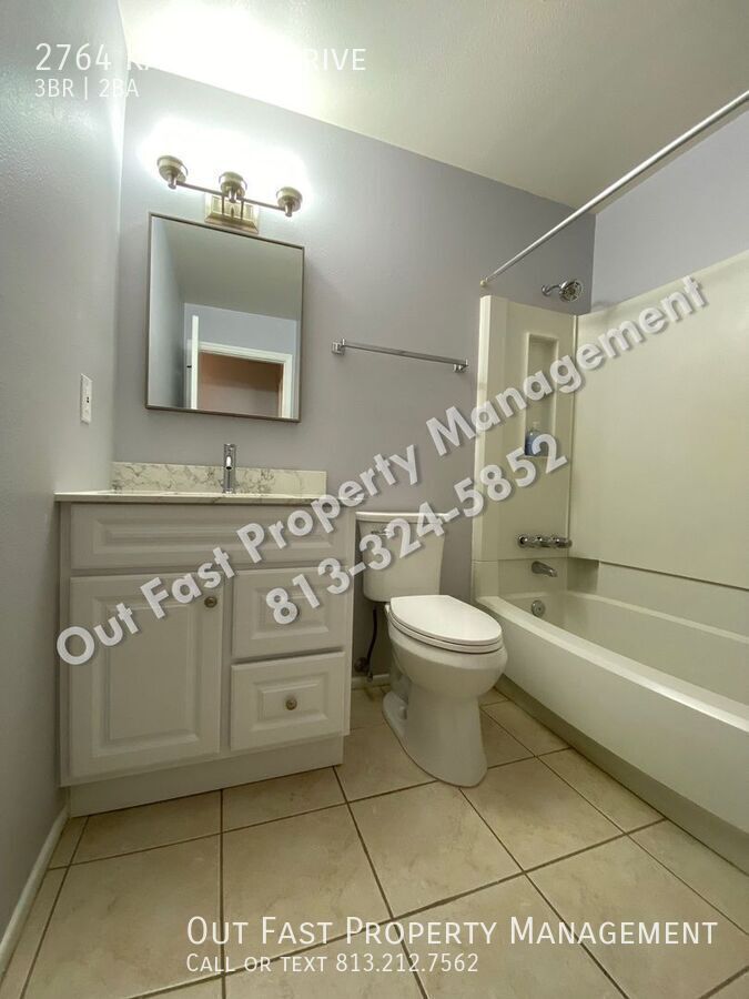 Building Photo - 2764 Kavalier Dr