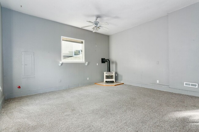 Building Photo - Spacious Tacoma Home for Rent – Available Now!