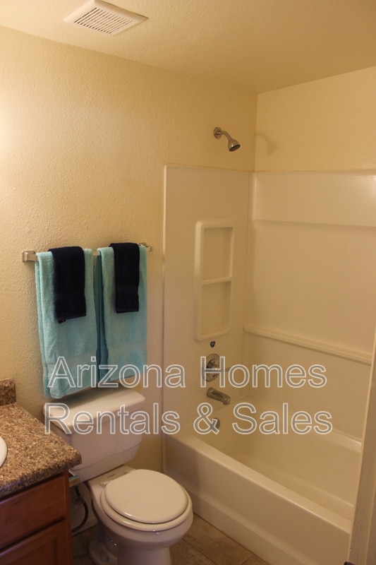 Building Photo - 8131 E Beverly St