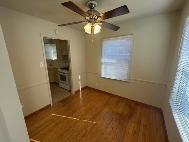Building Photo - NEW PRICE REDUCTION: House 2bd 1ba- yard, ...